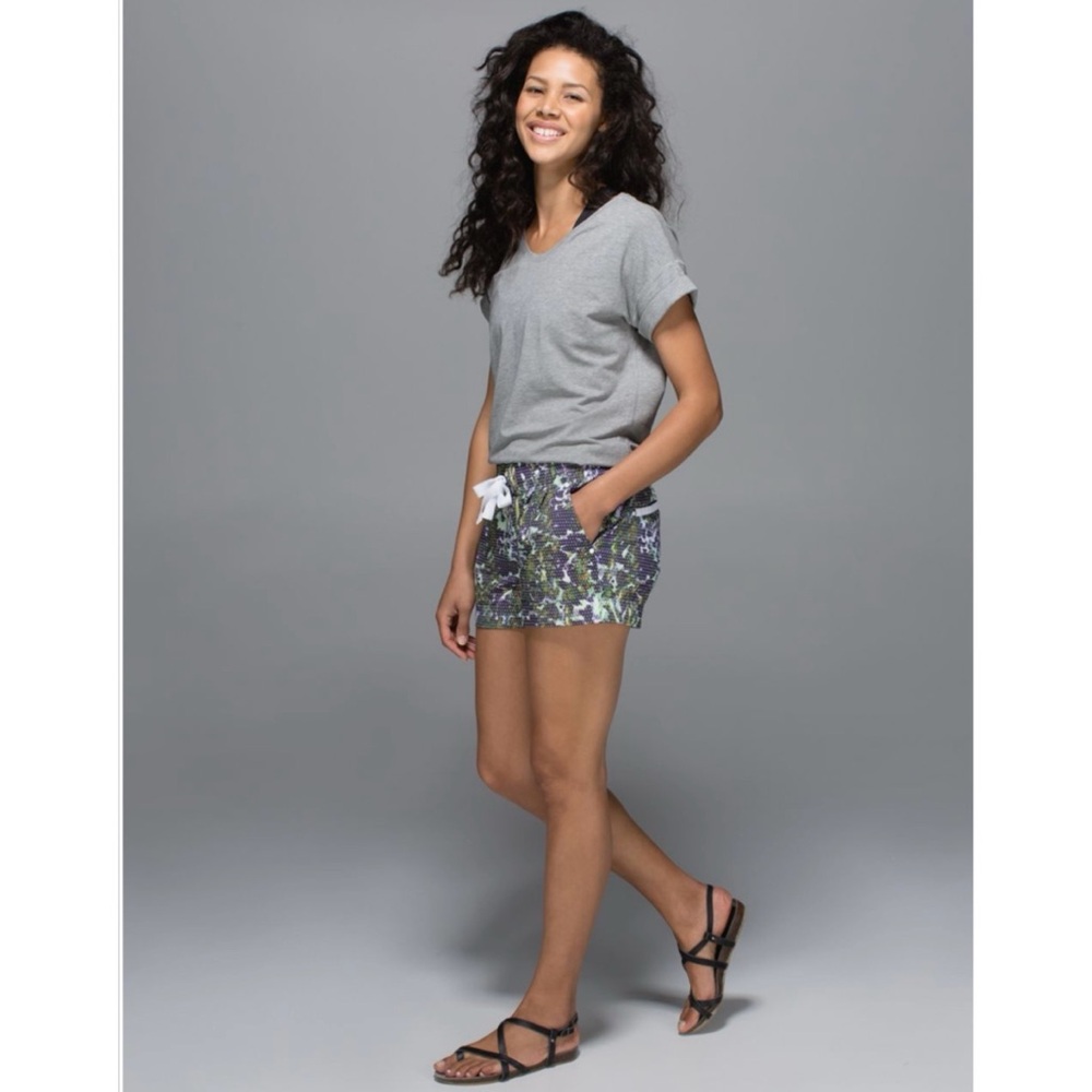 Lululemon Spring Break Away Shorts Stretch Activewear Athleisure Sz 4
